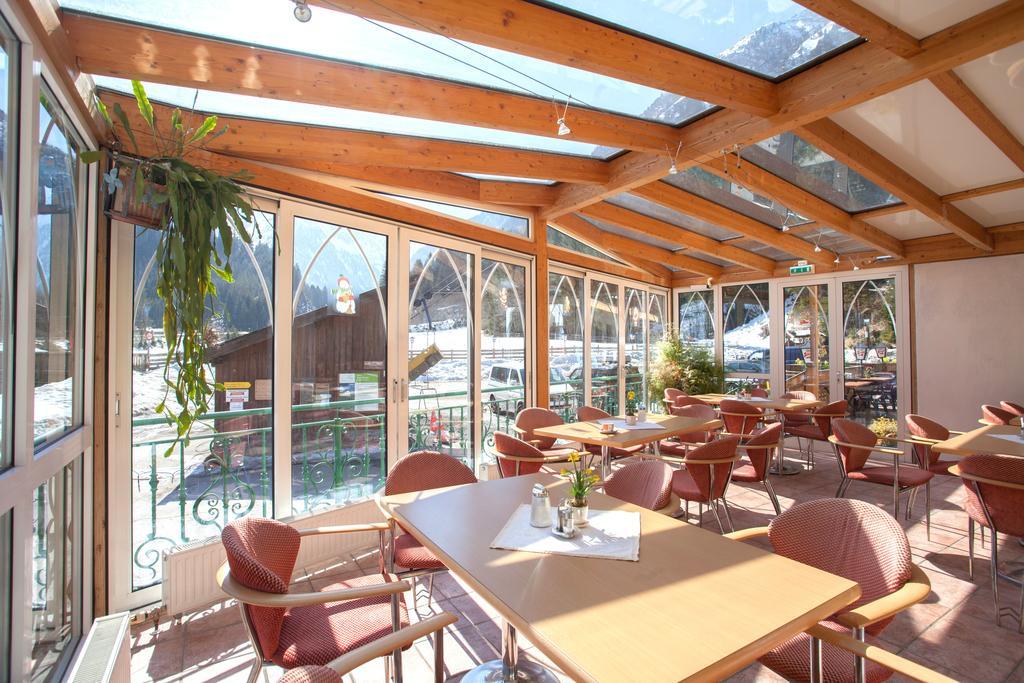 Hotel Waldcafe ノイシュティフト・イム・シュトゥーバイタール エクステリア 写真